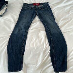 Size 2 guess skinny jeans